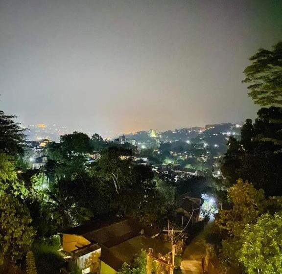 בית מלון כפרי Kandyan View Free Pickup From Kandy City