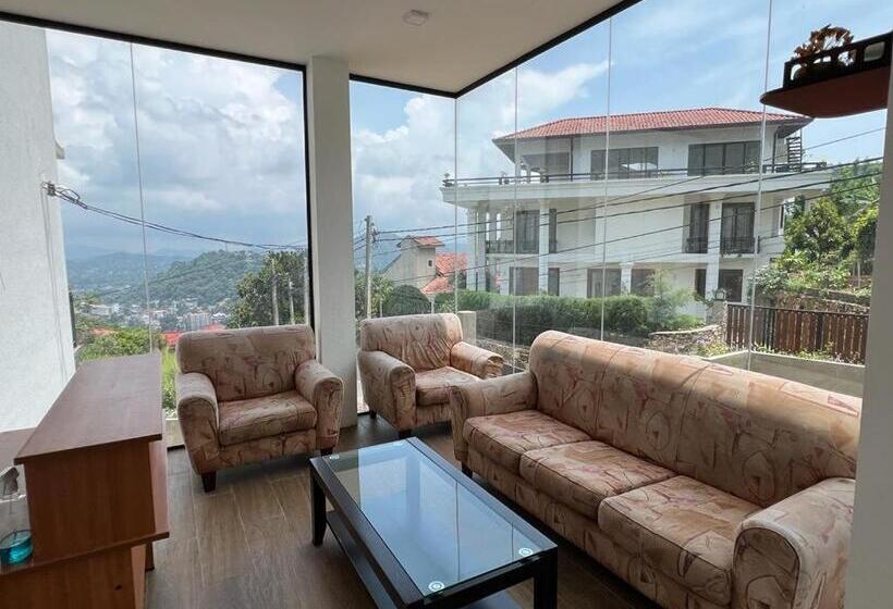 בית מלון כפרי Kandyan View Free Pickup From Kandy City