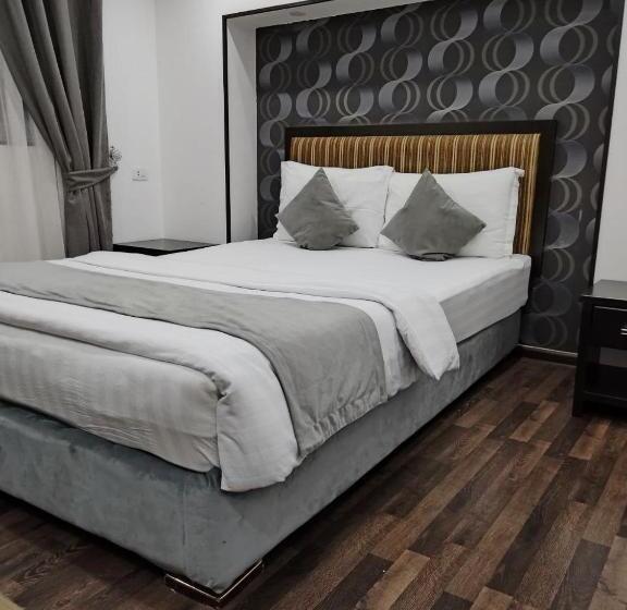 בית מלון כפרי Old City