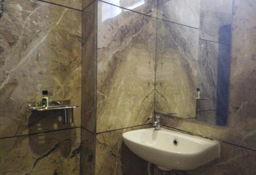 فندق Konark Nest