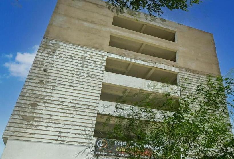 ホテル Oyo Flagship The Limewood Inn