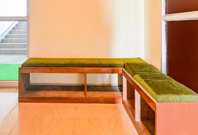 ホテル Oyo Flagship The Limewood Inn