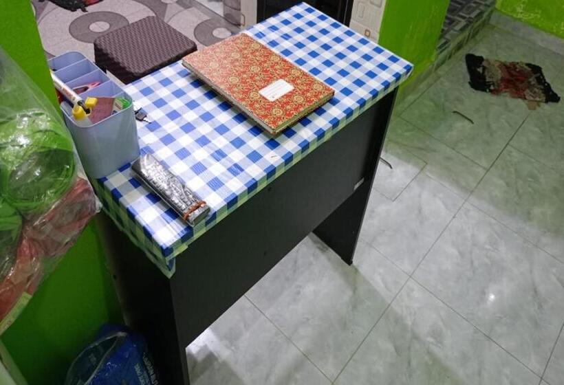 فندق Oyo Life 93061 Kost Vicky Syariah