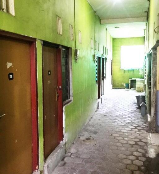 فندق Oyo Life 93061 Kost Vicky Syariah