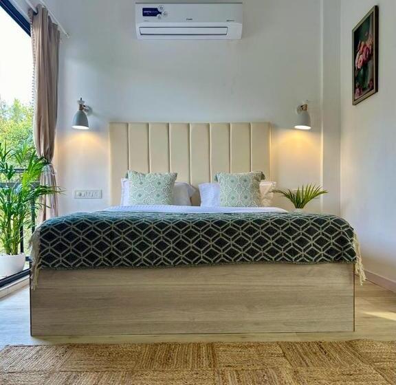 בית מלון כפרי Riverside Luxe Living