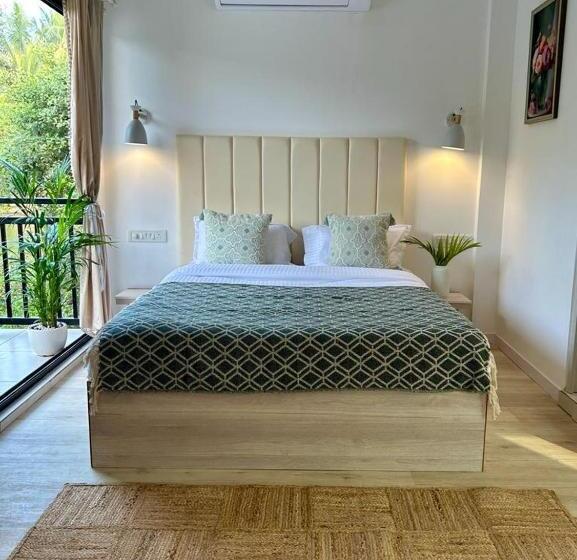 בית מלון כפרי Riverside Luxe Living