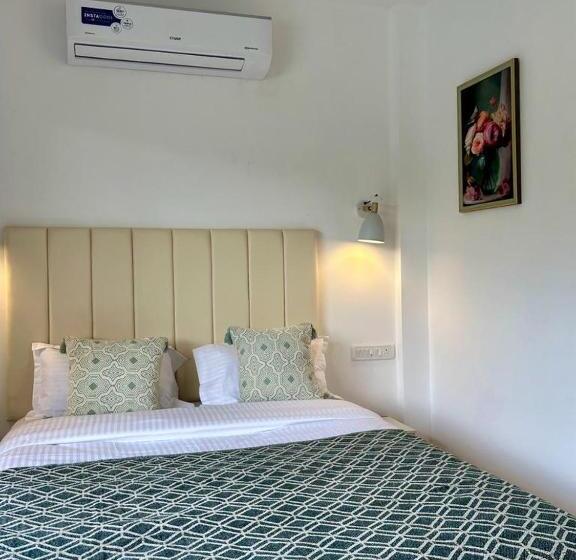 בית מלון כפרי Riverside Luxe Living