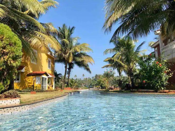 בית מלון כפרי Riverside Luxe Living