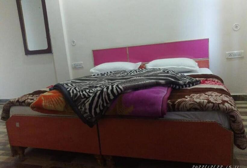 Отель Rocks And Pine Auli