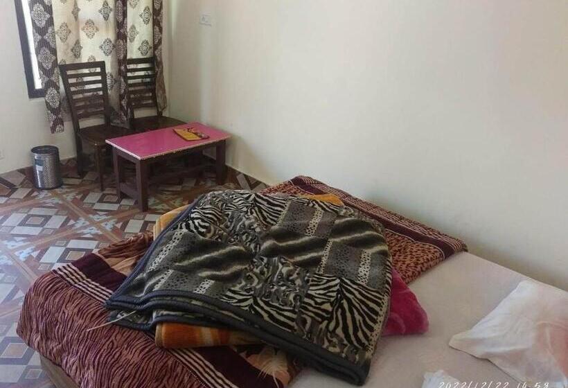 Отель Rocks And Pine Auli