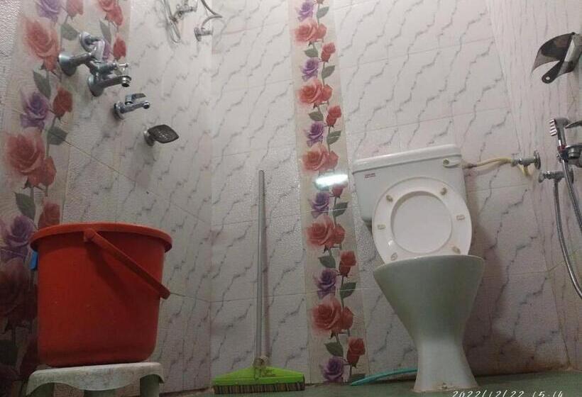 Отель Rocks And Pine Auli