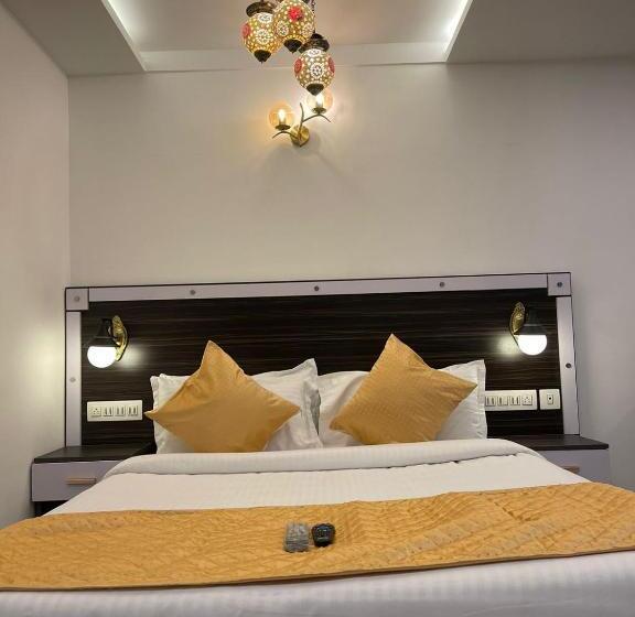 فندق Skylark Holidays Premium