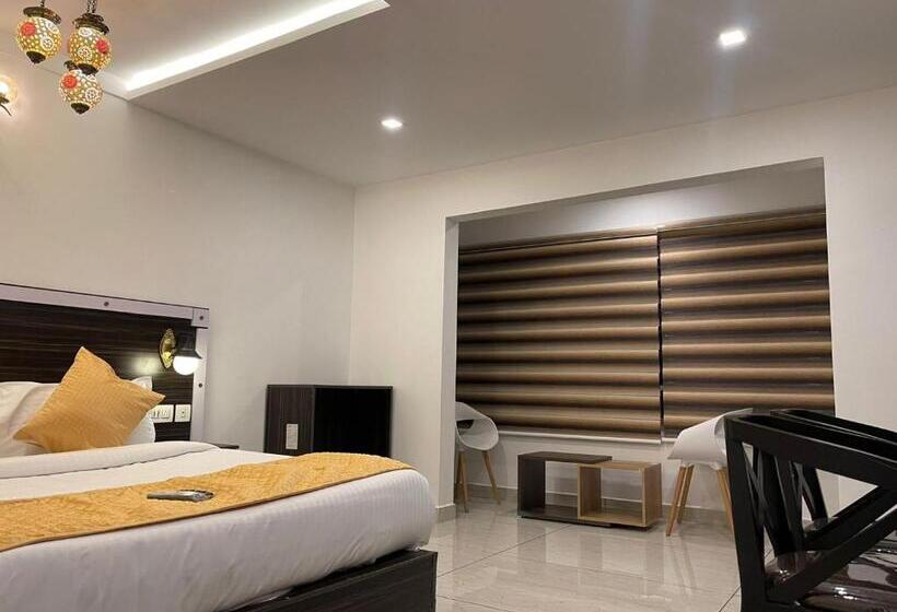 فندق Skylark Holidays Premium