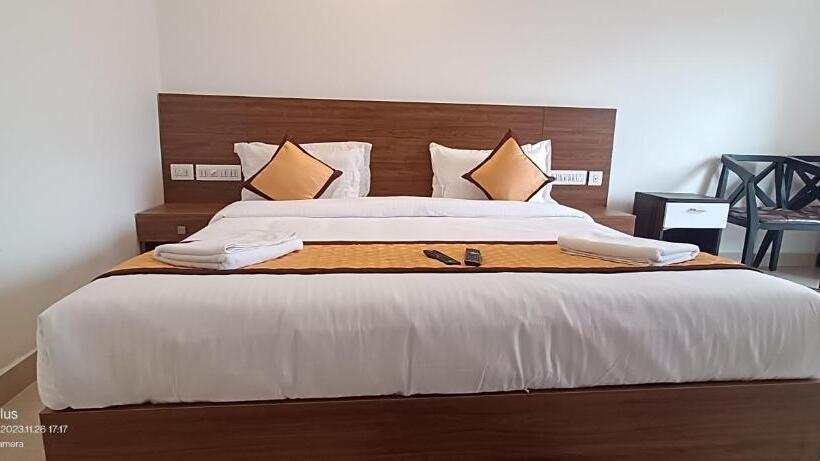 فندق Skylark Holidays Premium