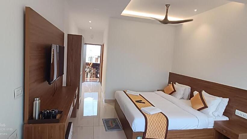 فندق Skylark Holidays Premium