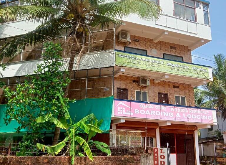 בית מלון כפרי Staymaker Patricia Residency