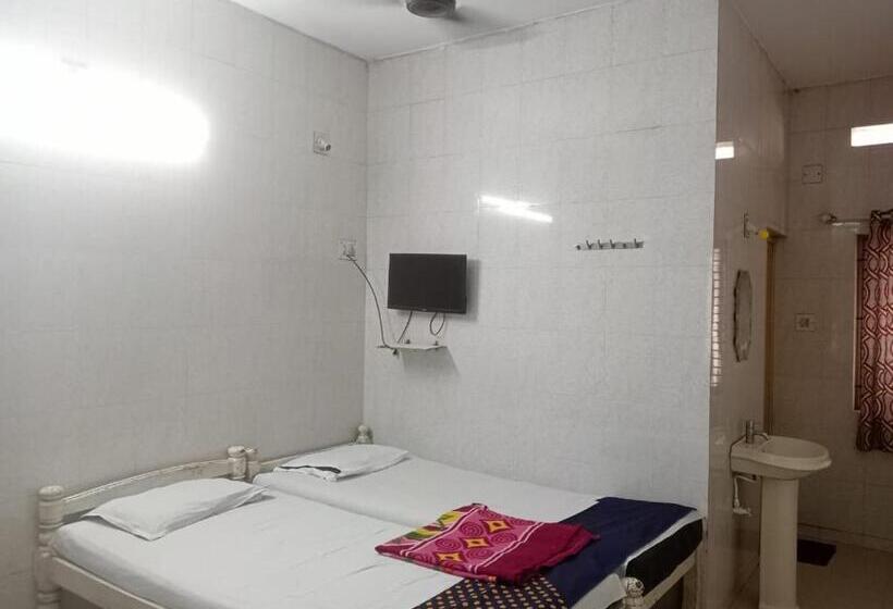 בית מלון כפרי Staymaker Patricia Residency