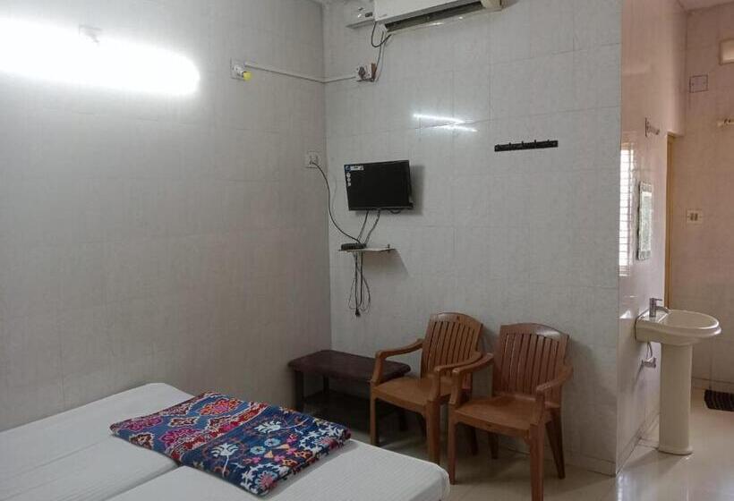 בית מלון כפרי Staymaker Patricia Residency