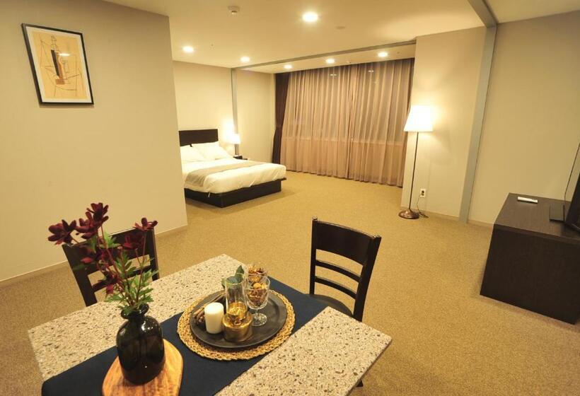 Hotel The Triny Urban Suites