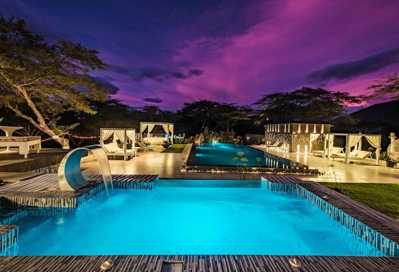 هتل Tunas & Cabras