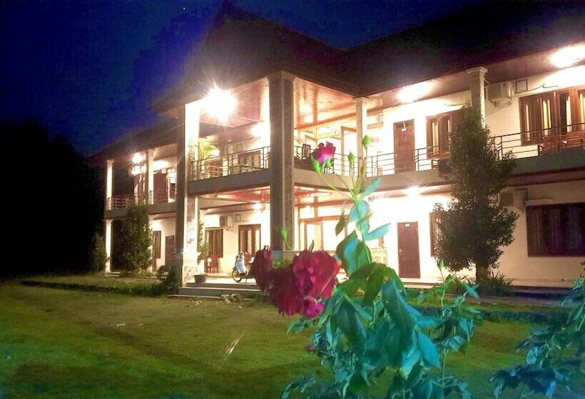 Отель Vang Vieng Garden Villa