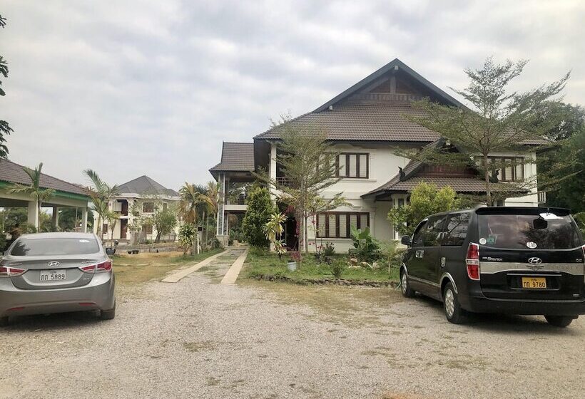 Отель Vang Vieng Garden Villa