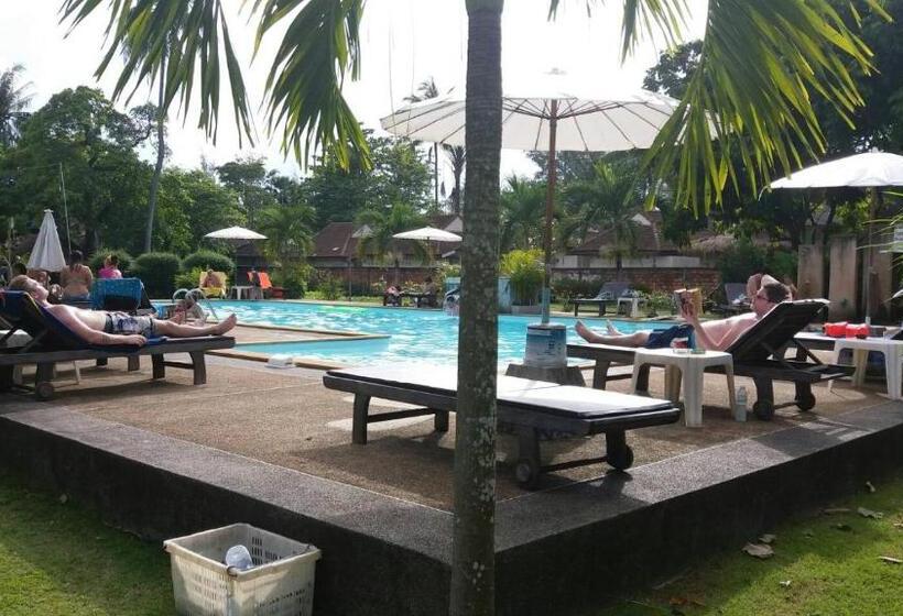 Lanta Long Beach Hostel