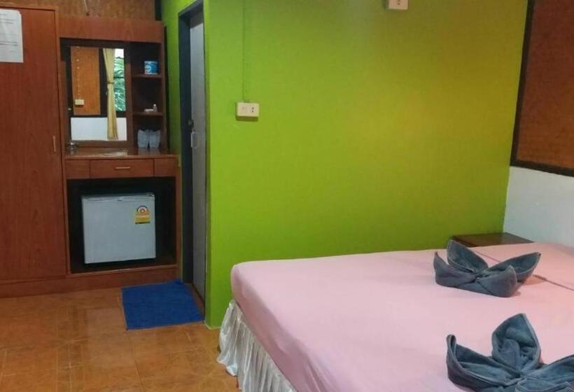 Lanta Long Beach Hostel