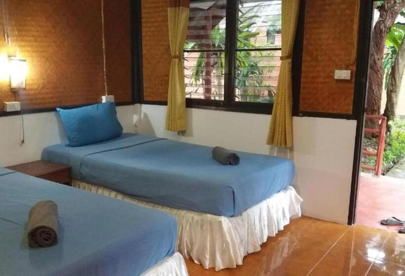 Lanta Long Beach Hostel