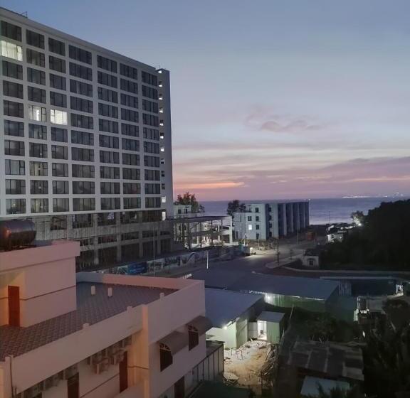 Light House Motel 978