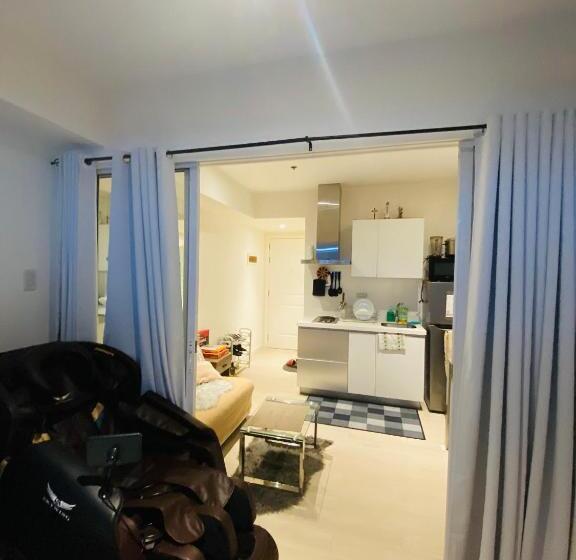 1 Bedroom Unit With Massage Chair, Karaoke, Smart Tv At Azure Urban Resort