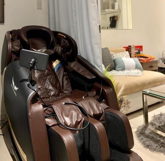 1 Bedroom Unit With Massage Chair, Karaoke, Smart Tv At Azure Urban Resort