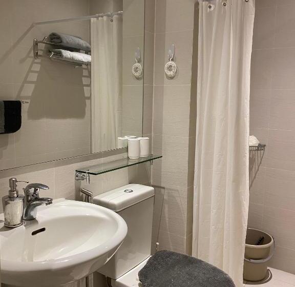 1 Bedroom Unit With Massage Chair, Karaoke, Smart Tv At Azure Urban Resort