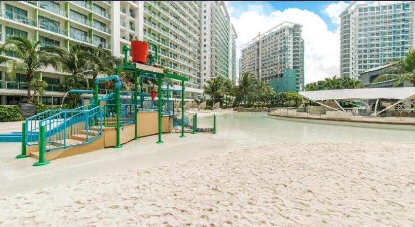 1 Bedroom Unit With Massage Chair, Karaoke, Smart Tv At Azure Urban Resort