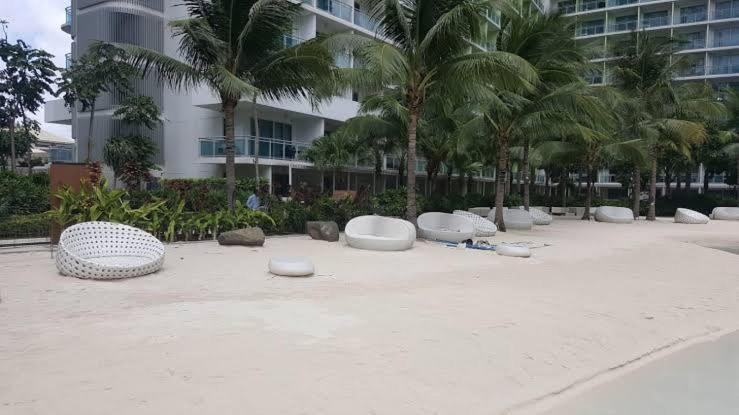 1 Bedroom Unit With Massage Chair, Karaoke, Smart Tv At Azure Urban Resort