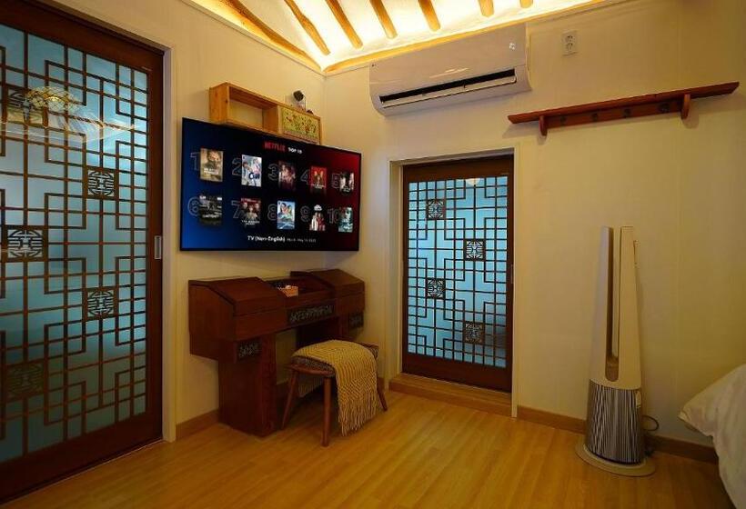 Pension (Hôtel basse catégorie) And Spring