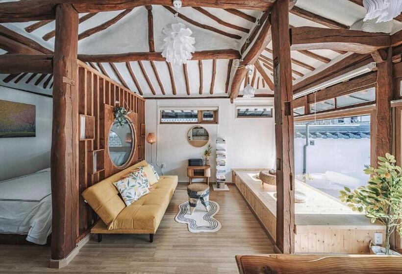 Pension (Hôtel basse catégorie) And Spring