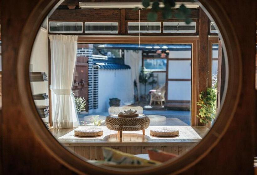 Pension (Hôtel basse catégorie) And Spring