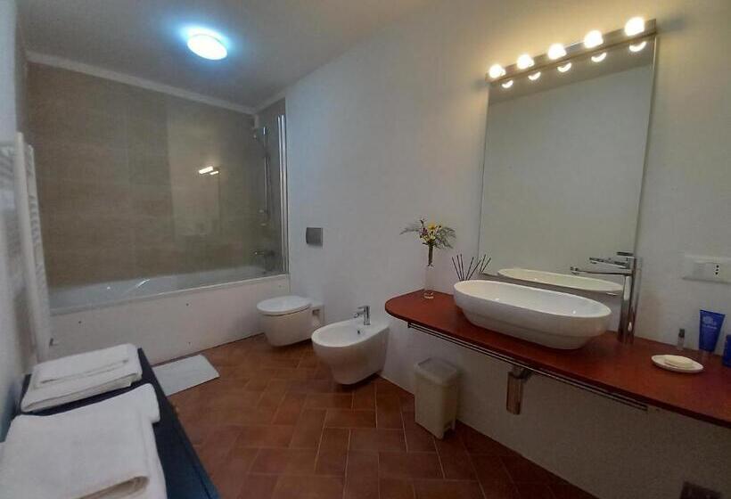 膳宿费 Affittacamere St Roch   Colazione, Bagno Annesso E Giardino   La Spezia