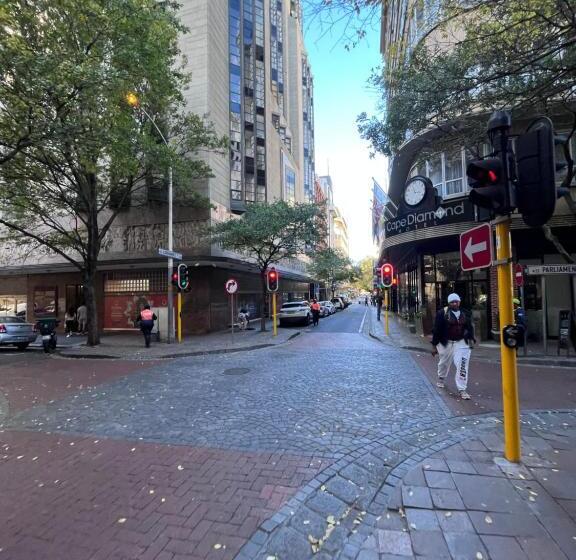 פנסיון M & B Backpackers