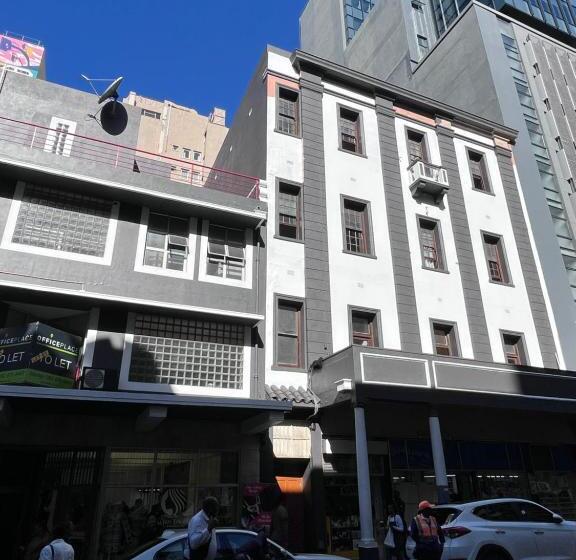 פנסיון M & B Backpackers