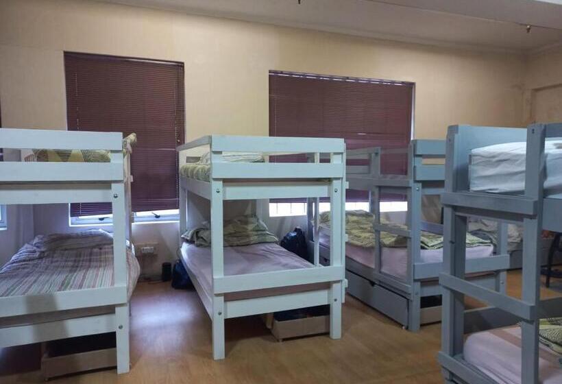 פנסיון M & B Backpackers