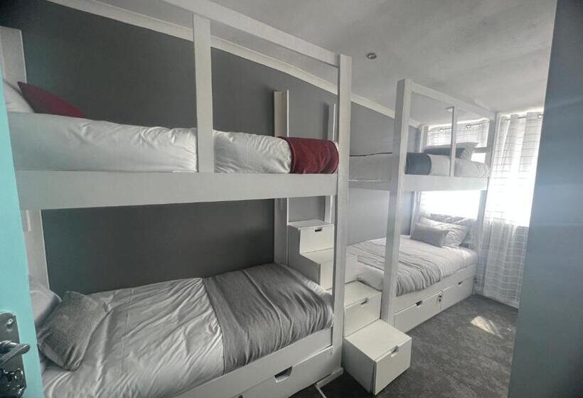 פנסיון M & B Backpackers