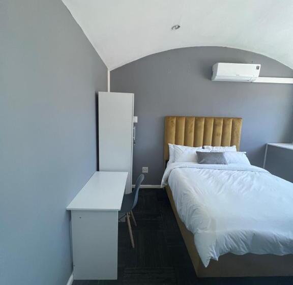 פנסיון M & B Backpackers