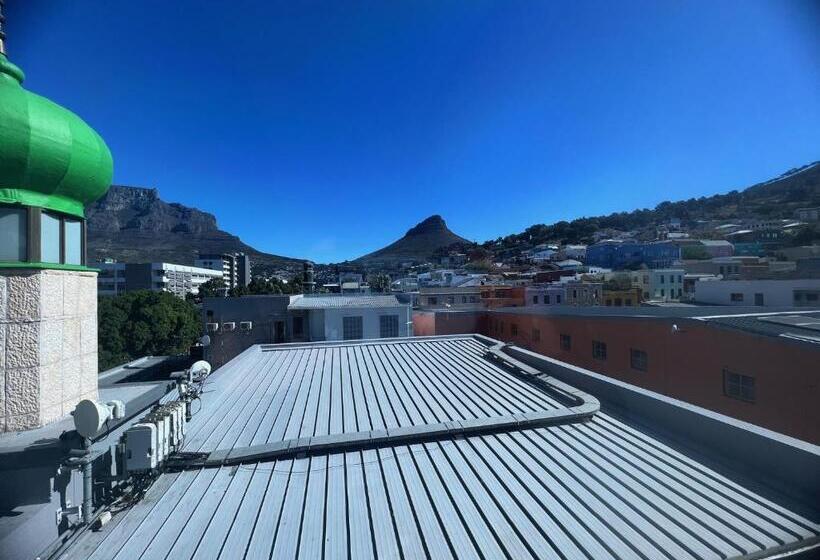 פנסיון M & B Backpackers