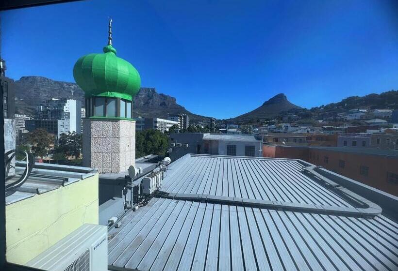 פנסיון M & B Backpackers