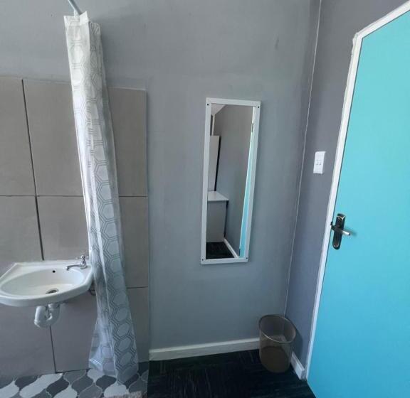 פנסיון M & B Backpackers