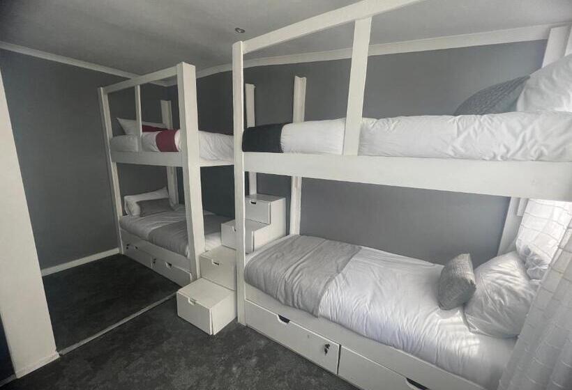 פנסיון M & B Backpackers