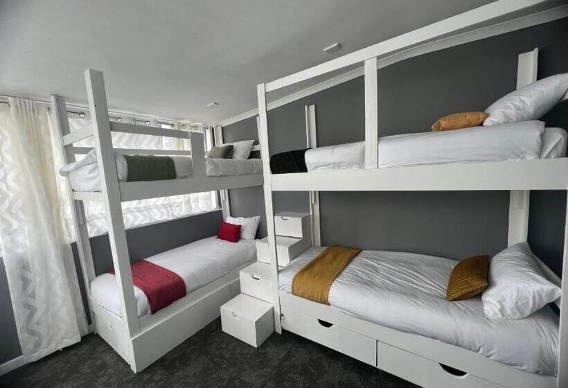 פנסיון M & B Backpackers