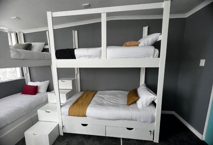 פנסיון M & B Backpackers